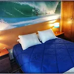 Supertubos Hostal *