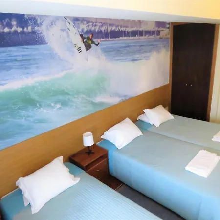 ホステル Supertubos *