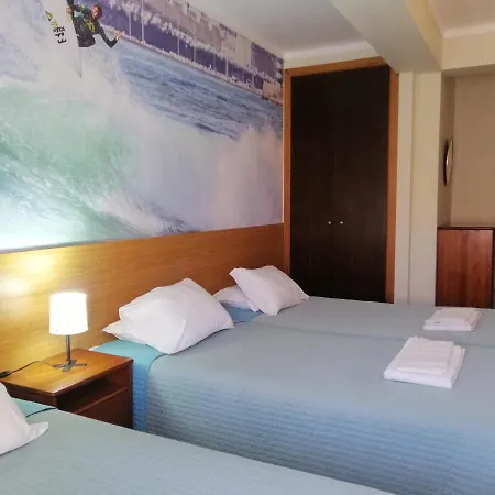 ホステル Supertubos アトウギア・ダ・バレイア