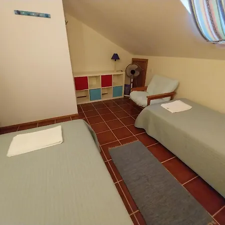 ホステル Supertubos