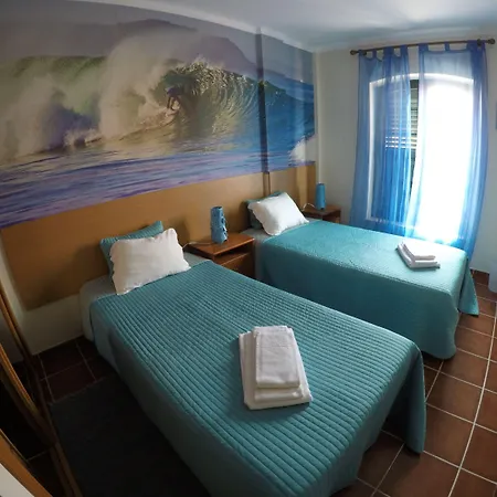 ホステル Supertubos *