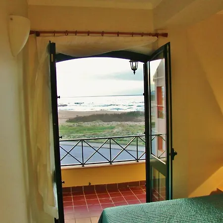 Supertubos 旅馆 *
