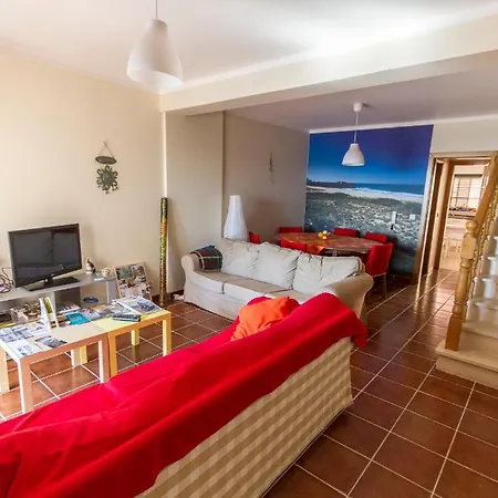 ホステル Supertubos アトウギア・ダ・バレイア