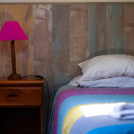 ホステル Supertubos